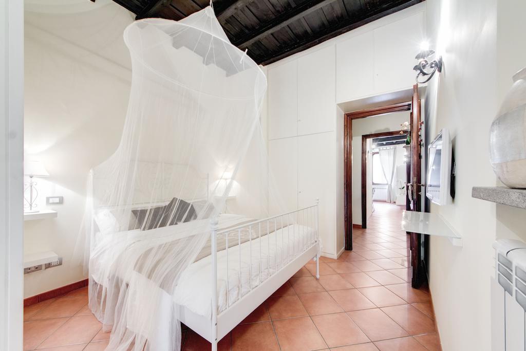 Elegant Apartment Behind The Colosseum Ρώμη Δωμάτιο φωτογραφία